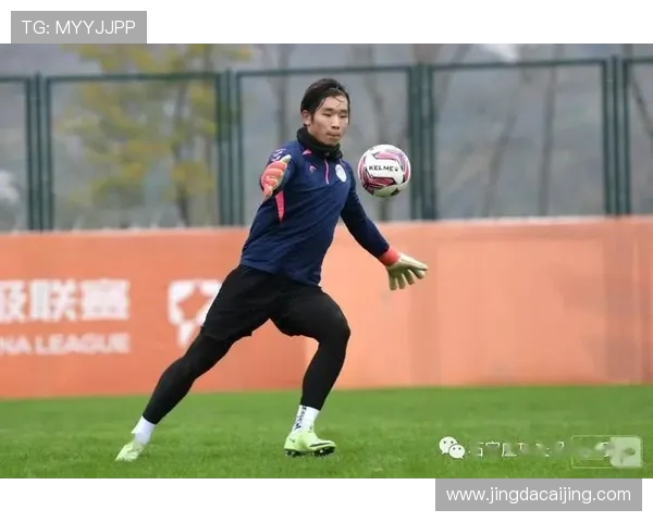 探寻当代顶级足球运动员成长之路与技战术魅力解析全面展现风采篇