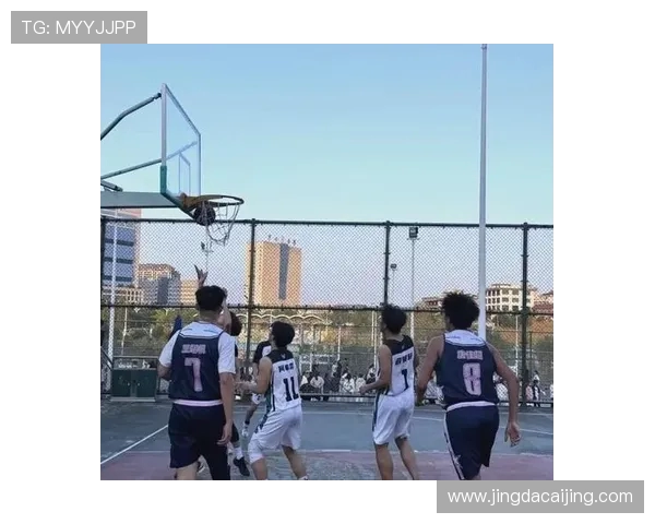 篮球激情燃动青春赛场展现团队拼搏与梦想追逐的精彩瞬间 篮球激情燃动青春赛场展现团队拼搏与梦想追逐的精彩瞬间