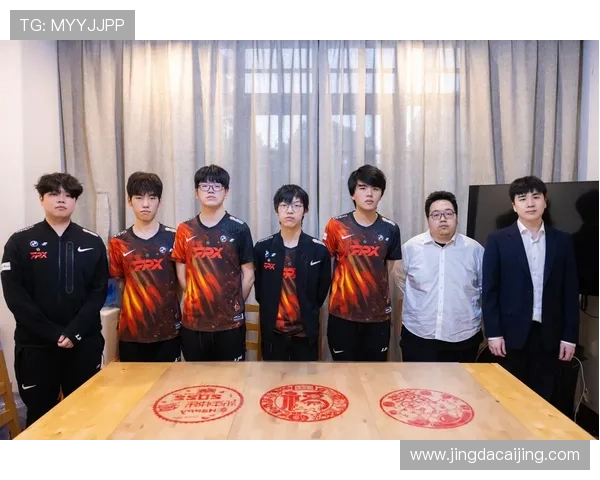 FPX团队协作引发热议电竞赛场上的默契与争议分析