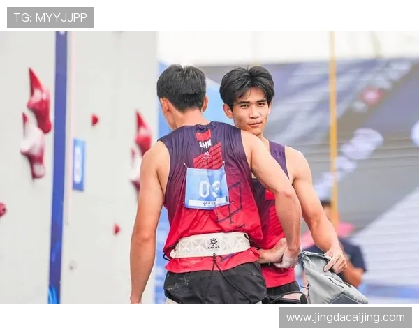 成都攀岩队与武汉攀岩队赛后复盘分析灵活性表现与战术调整